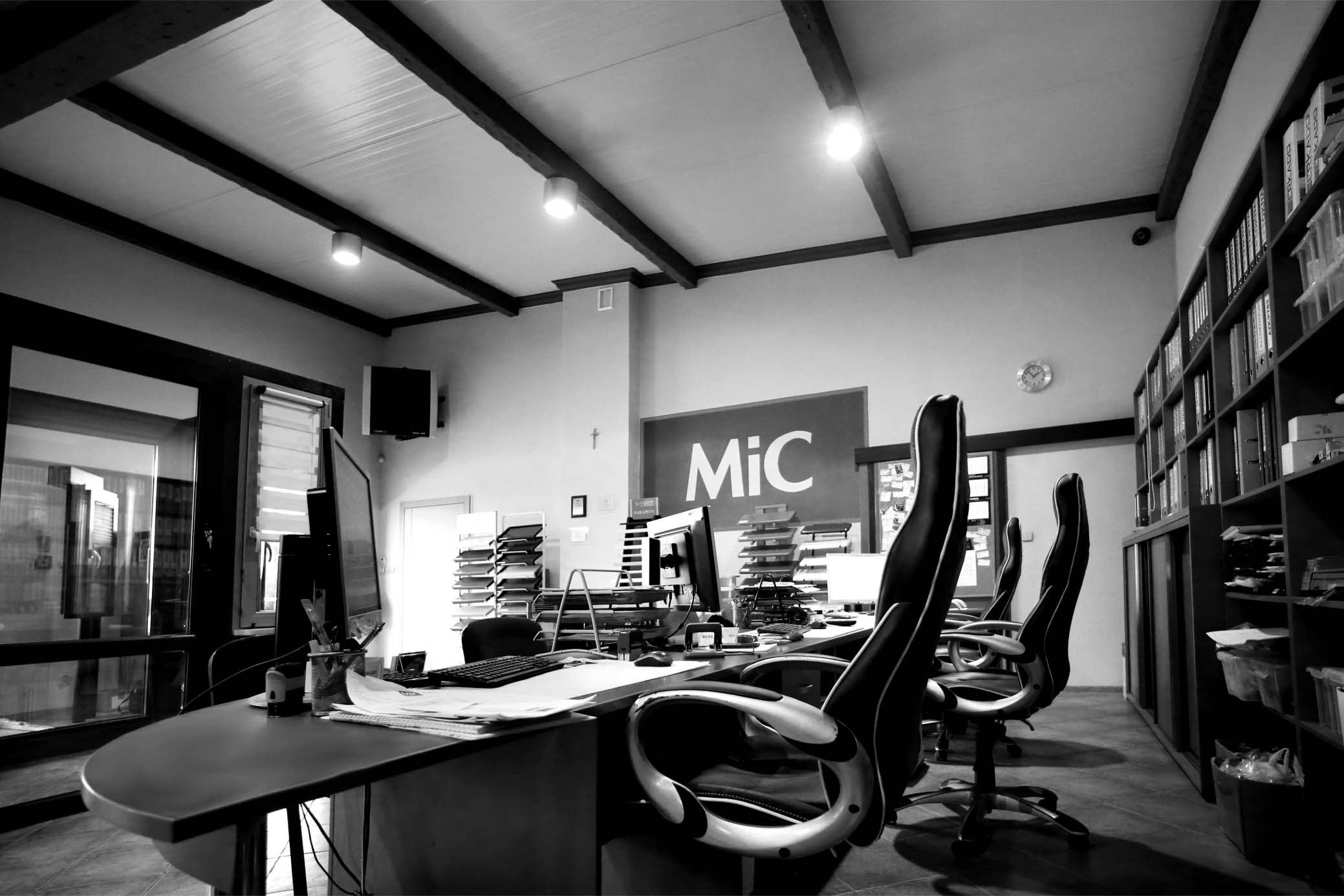 Salon okien i drzwi MIC